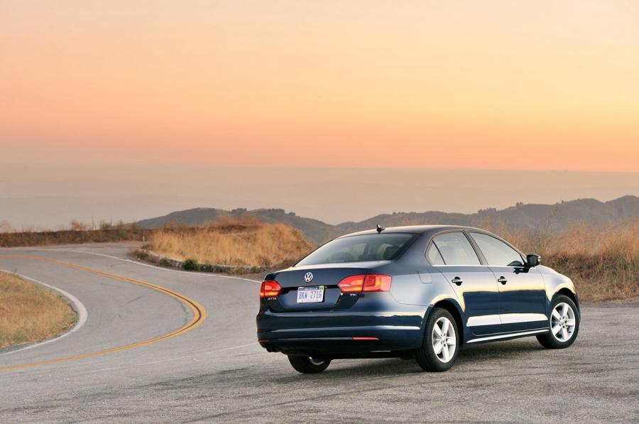  Volkswagen Jetta TDi 2011 года  (фото 2 из 120)
